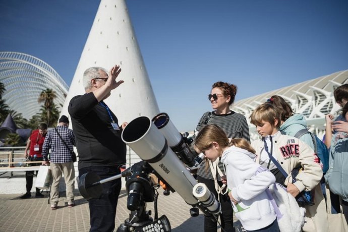 La Ciutat de les Arts i les Ciències celebra el Dia Internacional de la Cultura Científica amb una observació solar