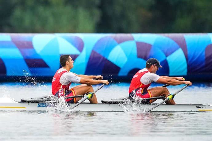 Archivo - Aleix Garcia (ESP) and Rodrigo Conde (ESP) compete in the Men's Double Scull heat during day one of the Olympic Games Paris 2024 at Vaires-Sur-Marne Nautical Stadium on July 27, 2024 in Paris, France.