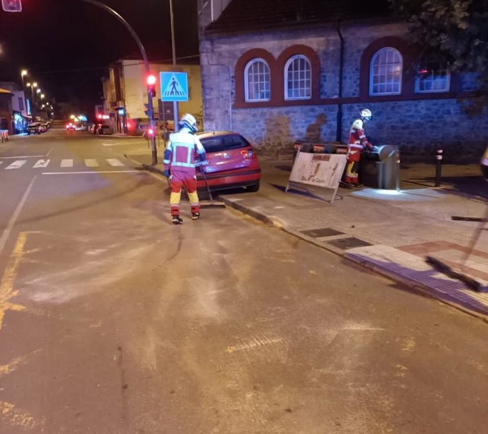 Dos accidentes consecutivos en la N-634 de Sarón provocan dos heridos y varios vehículos siniestrados