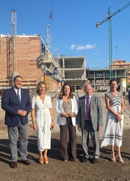 La consejera de Desarrollo Educativo, María del Carmen Castillo, visita las obras del IES Las Salinas de Roquetas de Mar (Almería).
