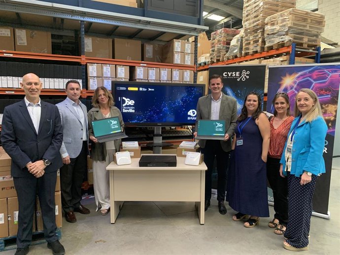 Recepción de portátiles por parte de Inpro.