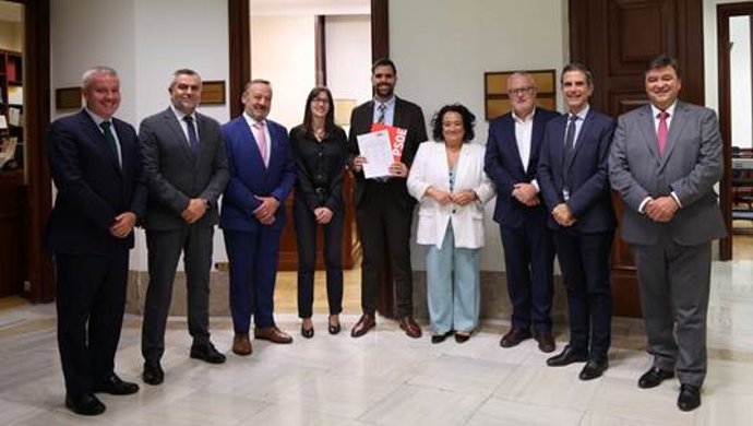 El PSOE propone permitir a las comunidades de propietarios limitar el alquiler de habitaciones de uso turístico.