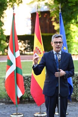 El ministro de Justicia, Félix Bolaños, llega a dar declaraciones a la prensa antes de acudir a la Apertura del Año Judicial 2025-2026, a 26 de septiembre de 2025, en Bilbao, Vizcaya, País Vasco (España).