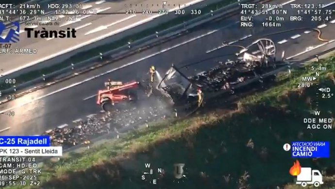 Reobert un carril en la C-25 a Rajadell (Barcelona) després del tall per l'incendi d'un camió