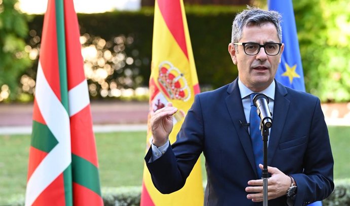 El ministro de Justicia, Félix Bolaños, llega a dar declaraciones a la prensa antes de acudir a la Apertura del Año Judicial 2025-2026, a 26 de septiembre de 2025, en Bilbao, Vizcaya, País Vasco (España).