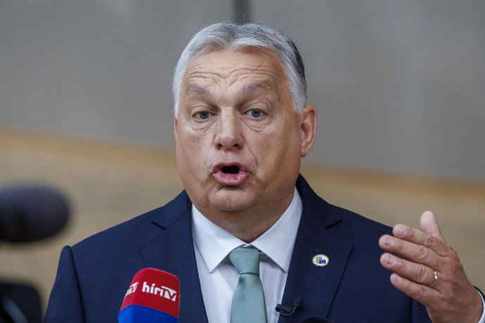 Archivo - Arquivo - 26 de junho de 2025, Bruxelas, Bélgica: O primeiro-ministro húngaro Viktor Orban chega para ser fotografado nas chegadas antes de uma cúpula do Conselho Europeu (26-27/06), em Bruxelas, quinta-feira, 26 de junho de 2025.