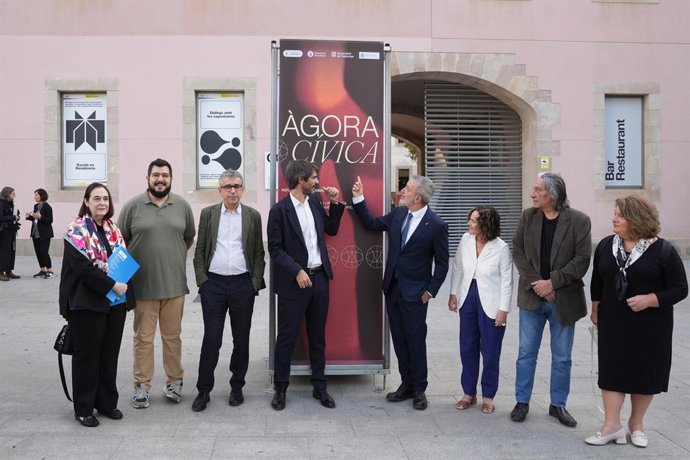Urtasun, Collboni, Hernández i altres autoritats en la inauguració
