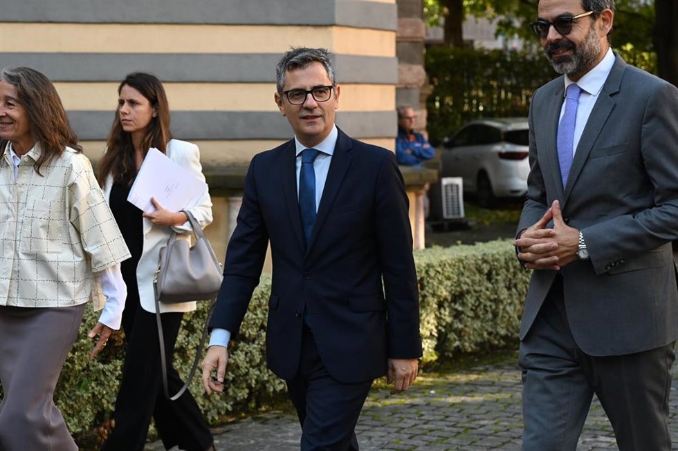 El ministro de Justicia, Félix Bolaños, llega a dar declaraciones a la prensa antes de acudir a la Apertura del Año Judicial 2025-2026, a 26 de septiembre de 2025, en Bilbao, Vizcaya, País Vasco (España).