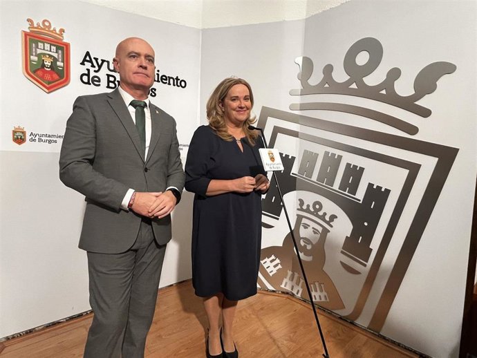 La Alcaldesa, Cristina Ayala, Y El Concejal De Hacienda, Ángel Manzanedo.
