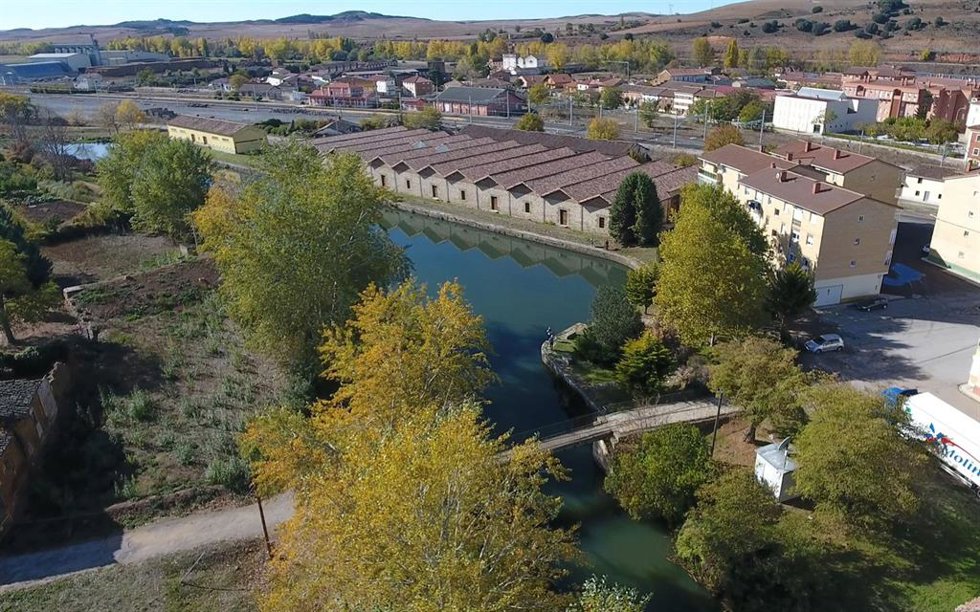Dársena del Canal den Alar del Rey.