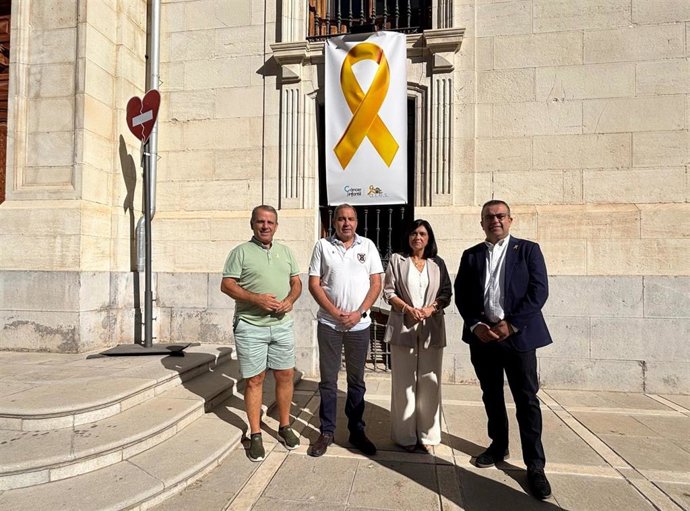 Lazo en Diputación tras sumarse un año más a la campaña ¡Enciende la esperanza, enciéndelo en oro!