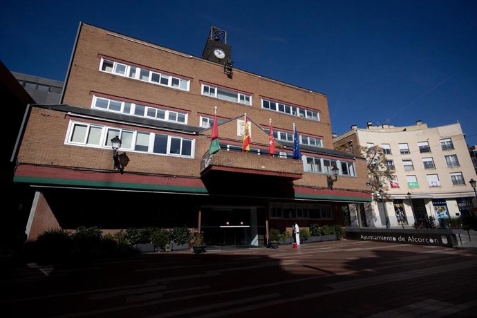 Archivo - Fachada del Ayuntamiento de Alcorcón, a 1 de febrero de 2024, en Alcorcón, Madrid (España).