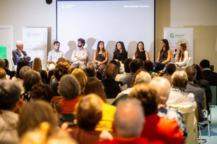 Contra el Cáncer Valencia incrementa un 40% la inversión en becas para jóvenes investigadores en cáncer