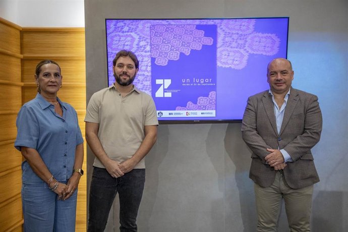 El delegado de Cultura en la Diputación de Córdoba, Gabriel Duque (dcha.), en la presentación de las jornadas 'Z'.