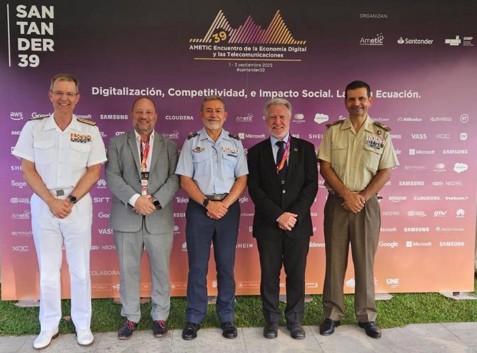 Encuentro entre el COITT y representantes de los tres ejércitos