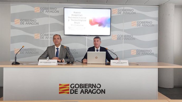 El consejero de Sanidad del Gobierno de Aragón, José Luis Bancalero, y el gerente del Sector Zaragoza I, Luis Gómez San Martín.