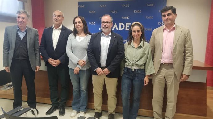 Miembros de la Mesa de Turismo de FADE.