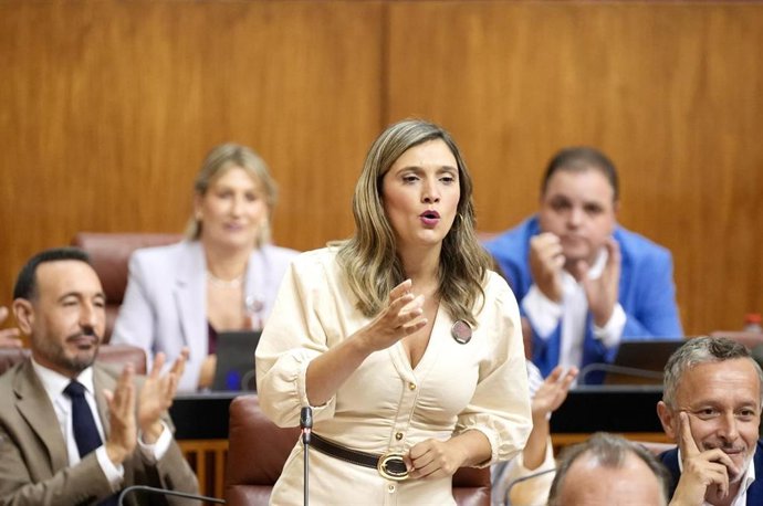 La portavoz parlamentaria del PSOE-A, María Márquez, interviene durante la sesión de control en el pleno del Parlamento andaluz. A 25 de septiembre de 2025. (Foto de archivo).
