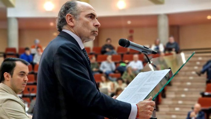 Archivo - El rector de la Universidad de Oviedo, Ignacio Villaverde.