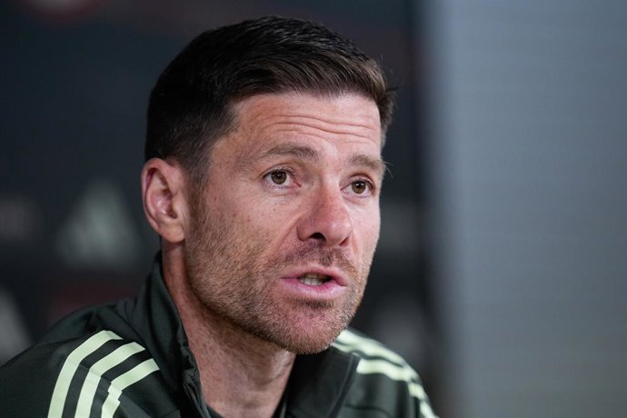 Xabi Alonso, técnico do Real Madrid, dá uma coletiva de imprensa durante o dia de treinamento do Real Madrid antes da partida de futebol contra o Levante UD pela Liga Espanhola, LaLiga EA Sports, na Ciudad Deportiva Real Madrid, em 22 de setembro de 2025,