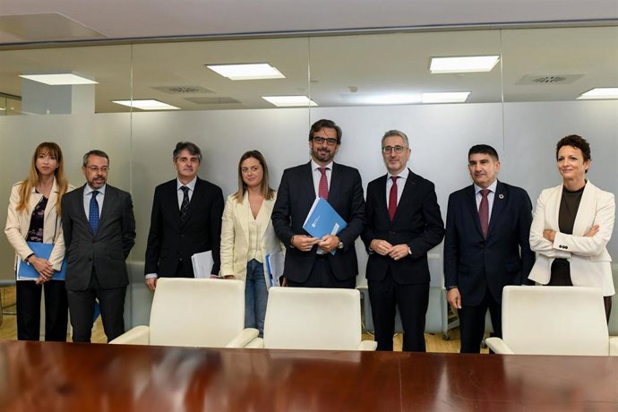 Representantes de la Xunta y del Gobierno central se reúnen para abordar el traspaso de nuevas competencias.