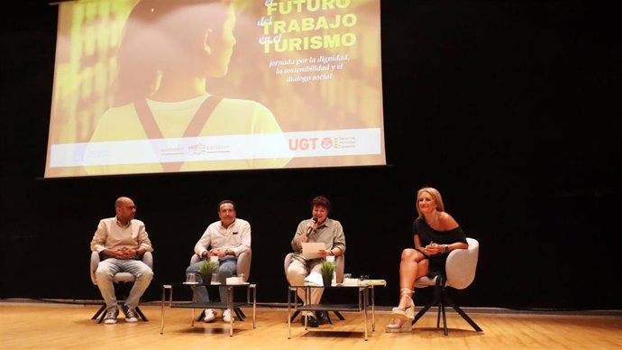 Sindicatos, empresas e instituciones abordan en Benidorm (Alicante) el futuro del empleo turístico