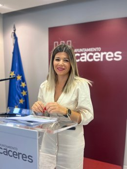 La concejala del IMAS, Encarna Solís, en la presentación de las actividades del Mes del Mayor