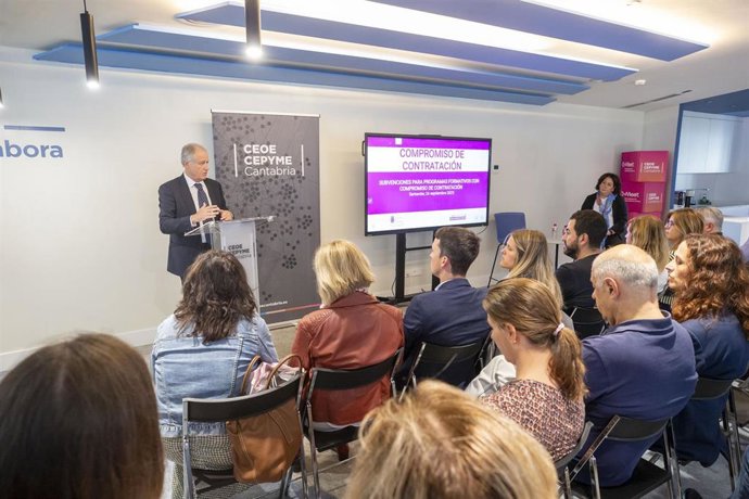 Cantabria modificará las subvenciones de contratación indefinida para incluir a hombres desempleados mayores de 45 años