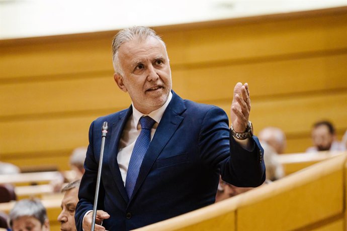 El ministro de Política Territorial y Memoria Democrática, Ángel Víctor Torres, durante una sesión de control al Gobierno en el Senado, a 16 de septiembre de 2025, en Madrid (España). El Gobierno se enfrenta una semana más a una sesión de control en la qu