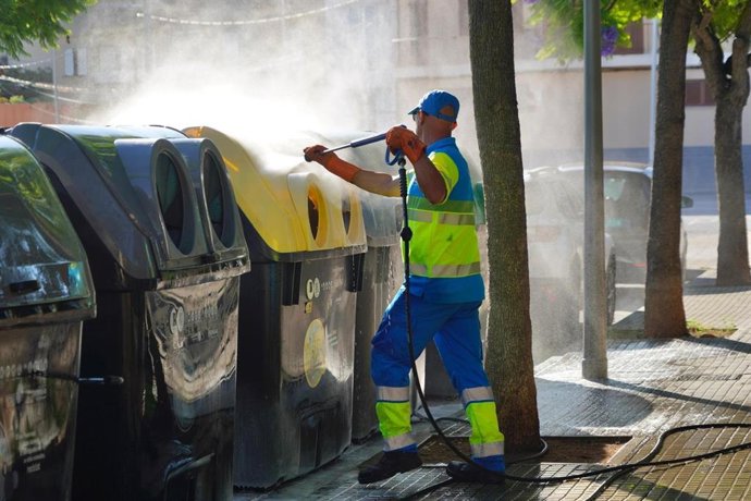 Emaya refuerza la limpieza de las baterías de contenedores mediante un Plan que incrementa la frecuencia del servicio