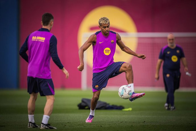 Lamine Yamal, jogador do FC Barcelona, em treinamento em 26/09/2025