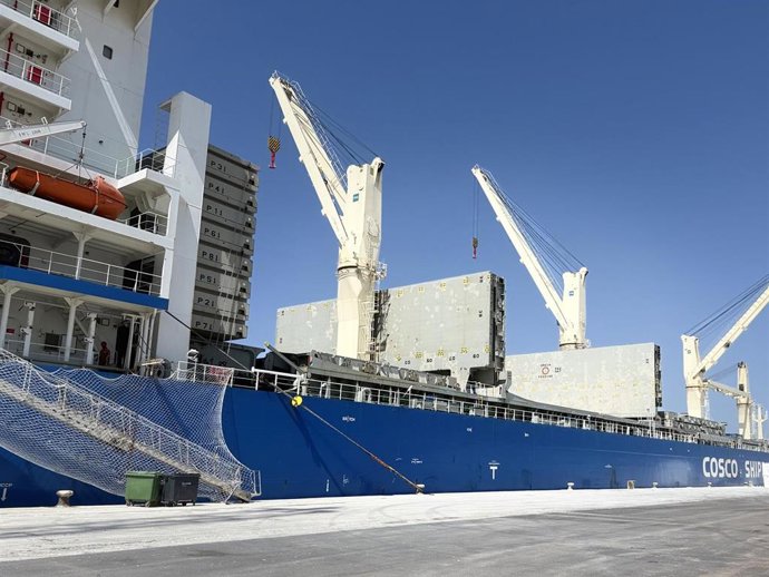 Operativa en el muelle de las Azucenas del Puerto de Motril (Granada)