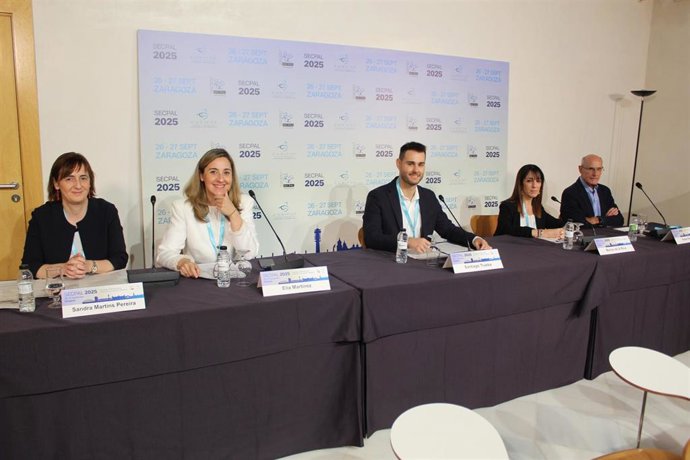 De izquierda a derecha, Sandra Martins, Elia Martínez, Santiago Trueba, Marisa de la Rica y Rafael Bengoa .