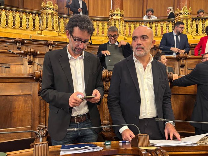 Juan Milián i Daniel Sirera en el ple de Barcelona