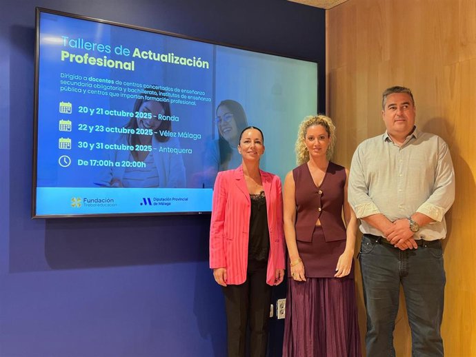 La diputada de Empleo y Formación, María del Carmen Márquez, junto a Pilar Jimena, de Fundación Trébol