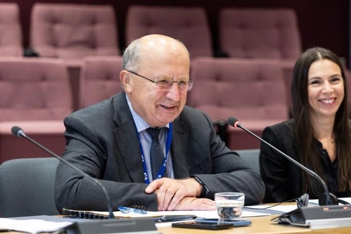 Comisario de Defensa, Andrius Kubilius, en una visita a Lituania.