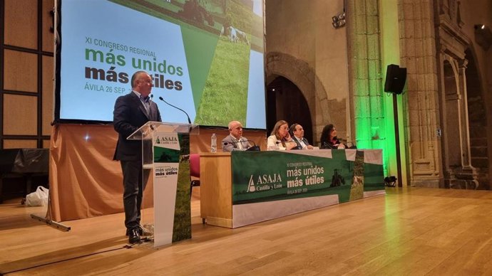 Donaciano Dujo interviene en un momento del XI Congreso de Asaja Castilla y León celebrado este viernes en Ávila