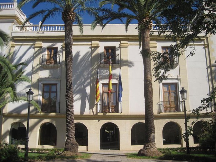 Fachada del Ayuntamiento de Moncada (Valencia)