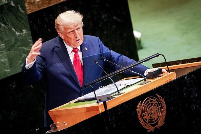 23 de setembro de 2025, EUA, Nova York: O presidente dos EUA, Donald Trump, discursa durante o Debate Geral da Assembleia Geral da ONU. Espera-se que mais de 140 chefes de estado e de governo participem do maior evento diplomático do mundo durante vários 