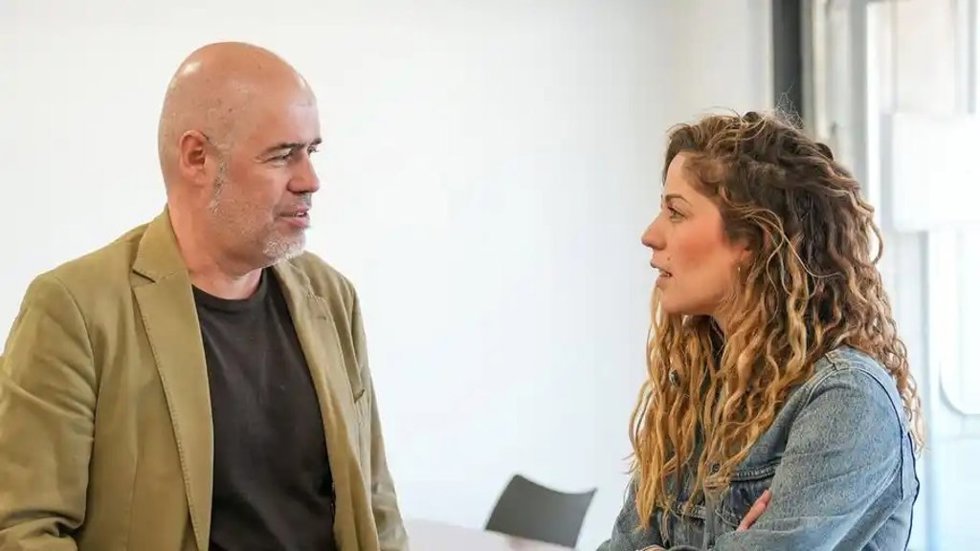 El secretario general de CCOO, Unai Sordo, durante una reunión con la coordinadora general de Sumar, Lara Hernández.