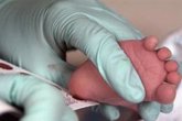 Foto: FEDER insiste en la urgencia de ampliar y homogeneizar el cribado neonatal en España
