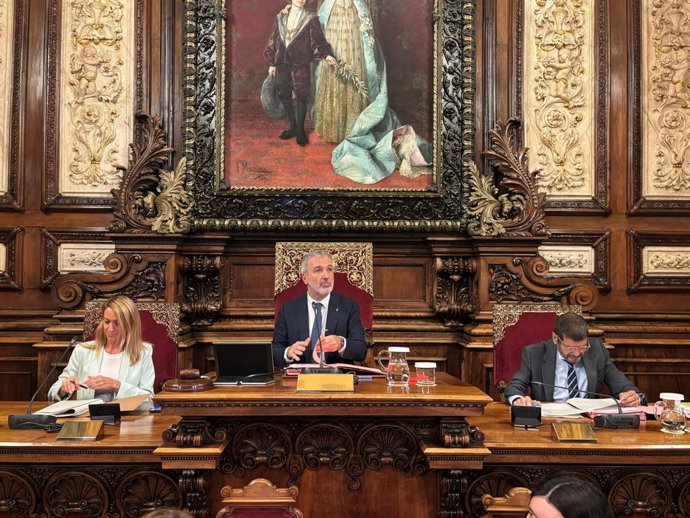 Collboni presidint el ple del mes de setembre de Barcelona