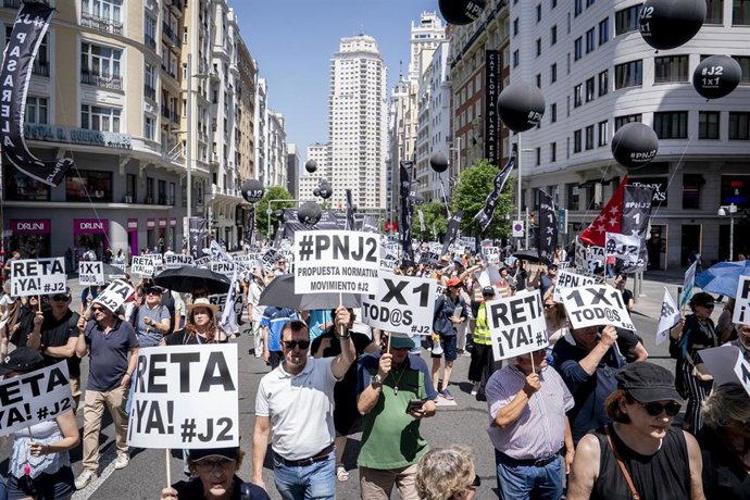 Archivo - Decenas de personas durante una manifestación convocada por Movimiento  #J2. 
