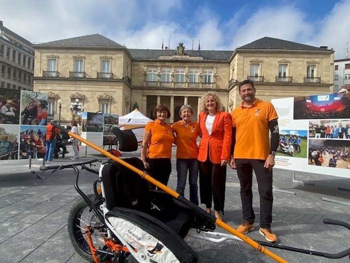 Inauguració de la exposición de Montes Solidarios