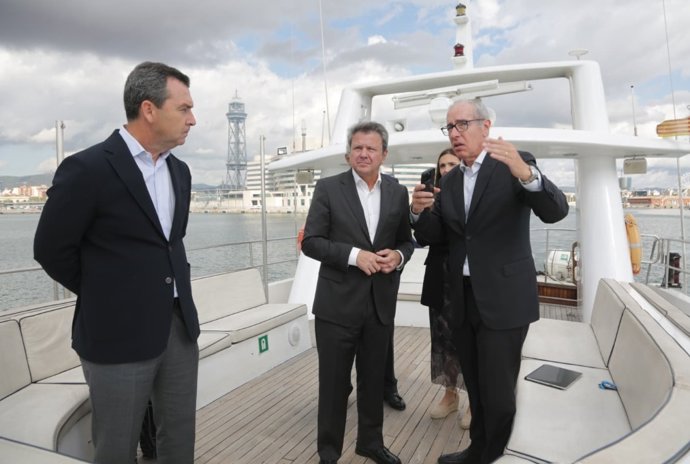 Archivo - El secretario de Estado de Transportes y Movilidad Sostenible, José Antonio Santano, junto al presidente de Puertos del Estado, Gustavo Santana, y el presidente de la Autoridad Portuaria, José Alberto Carbonell.