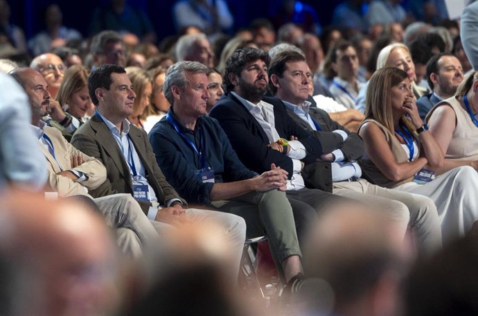 Archivo - (I-D) El presidente del Senado, Pedro Rollán, el presidente de la Junta de Andalucía, Juanma Moreno, el presidente de la Xunta de Galicia, Alfonso Rueda, el presidente de la Región de Murcia, Fernando López Miras, el presidente de la Junta de Ca