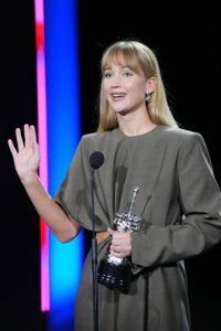 Jennifer Lawrence recoge el Premio Donostia: "Aquí la gente ama el cine, el arte y el alma de las películas"