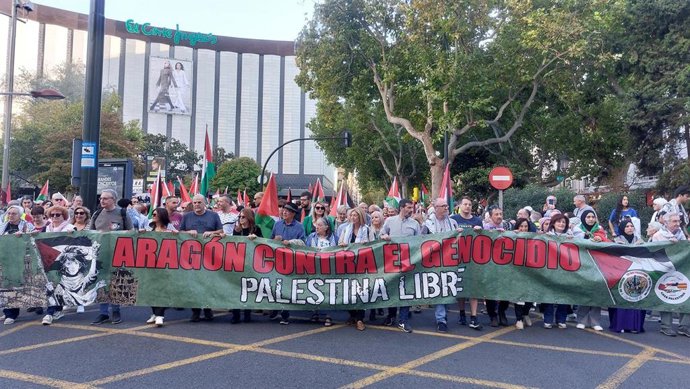 Cabecera de la manifestación en apoyo a Palestina en Zaragoza.