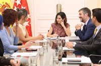 Gaza, vivienda o transporte marcan las propuestas de los grupos parlamentarios en las reuniones con Ayuso