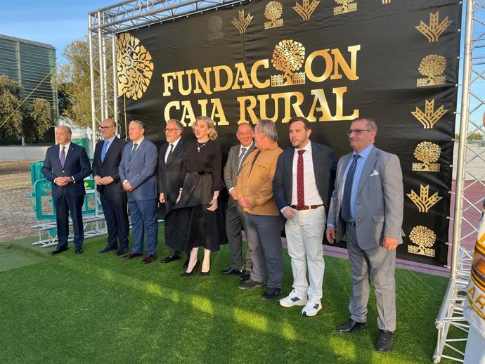 Las autoridades, a su entrada a Ifeza.